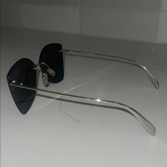 Alexander McQueen Dark Gray Sunglasses - Picture 5 of 8